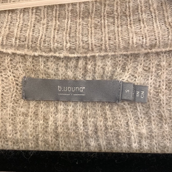 Elegant Beige Women's Cardigan - Picture 8 of 13